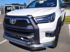 Защита переднего бампера на Toyota Hilux фото 4