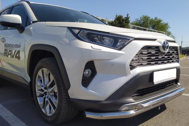 Защита переднего бампера на Toyota RAV4 фото 1