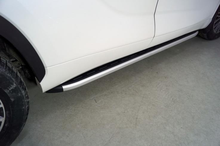 Пороги и боковые трубы на Toyota Highlander фото 1