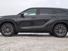 Пороги и боковые трубы на Toyota Highlander фото 10