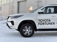 Защита переднего бампера на Toyota Fortuner фото 7