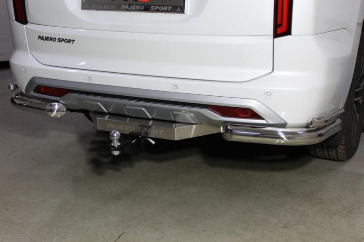 Защита заднего бампера на Mitsubishi Pajero Sport фото 1