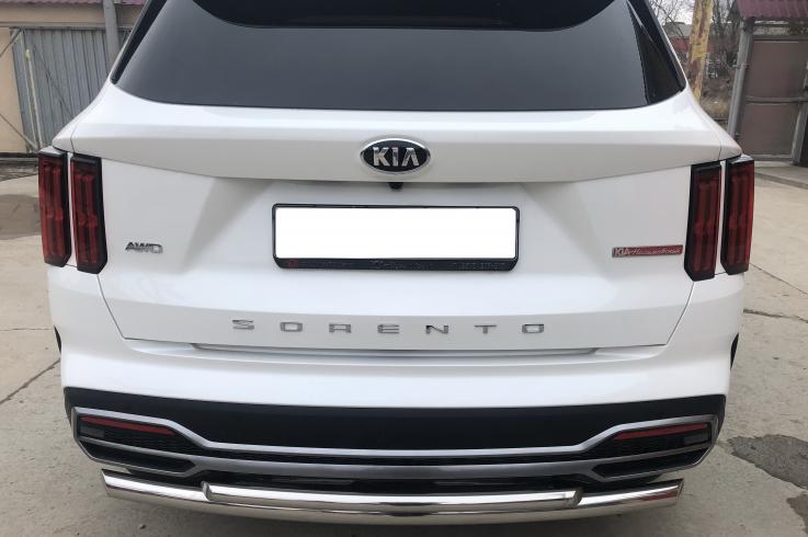 Защита заднего бампера на Kia Sorento фото 1