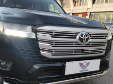 Накладки и молдинги на Toyota Land Cruiser 300 70th Anniversary фото 10