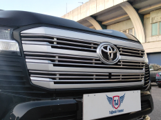 Накладки и молдинги на Toyota Land Cruiser 300 70th Anniversary фото 12