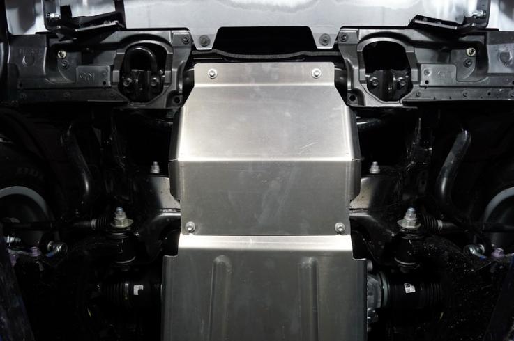 Защита картера двигателя и КПП на Toyota Land Cruiser 300 70th Anniversary фото 1