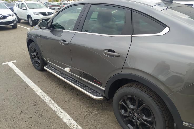 Пороги и боковые трубы на Renault Arkana фото 1
