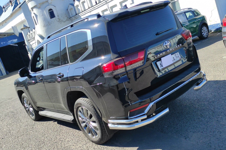 Защита заднего бампера на Toyota Land Cruiser 300 70th Anniversary фото 1