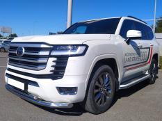 Пороги и боковые трубы на Toyota Land Cruiser 300 70th Anniversary фото 12