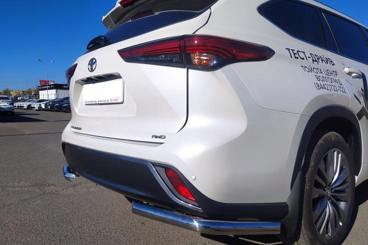 Защита заднего бампера на Toyota Highlander фото 1