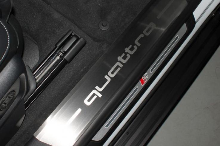 Накладки и молдинги на Audi Q8 фото 1