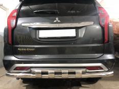Защита заднего бампера на Mitsubishi Pajero Sport фото 3