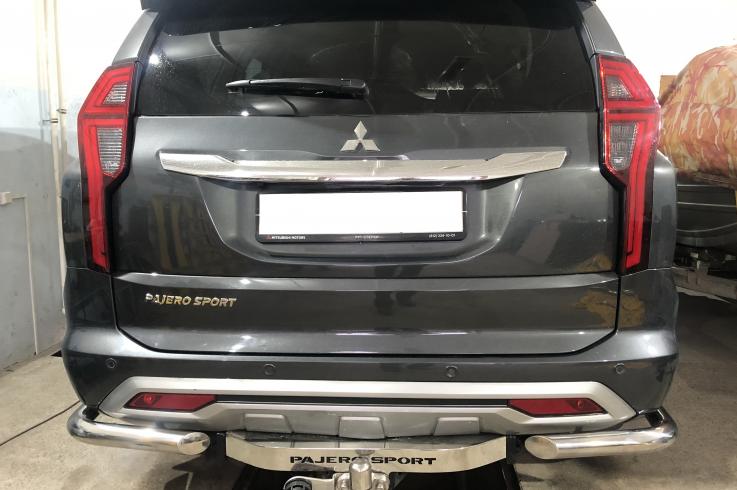 Защита заднего бампера на Mitsubishi Pajero Sport фото 1