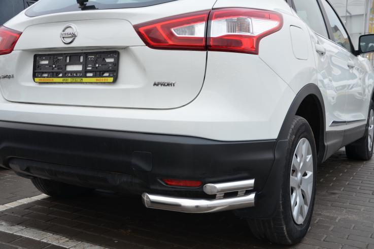 Защита заднего бампера на Nissan Qashqai фото 1