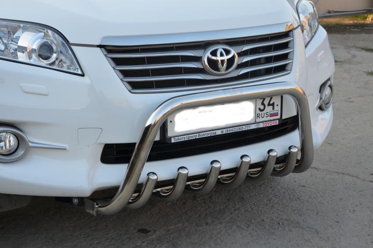 Защита переднего бампера на Toyota RAV4 фото 1
