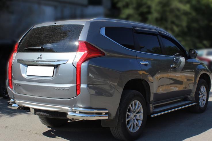 Защита заднего бампера на Mitsubishi Pajero Sport фото 1