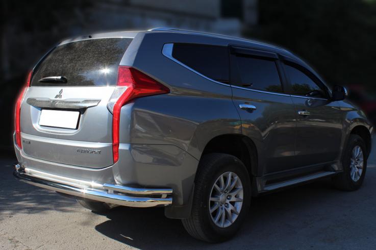 Защита заднего бампера на Mitsubishi Pajero Sport фото 1