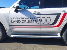 Пороги и боковые трубы на Toyota Land Cruiser 300 GR Sport фото 11