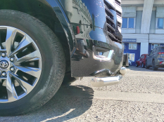 Защита переднего бампера на Toyota Land Cruiser 300 70th Anniversary фото 20