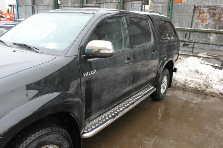 Пороги и боковые трубы на Toyota Hilux фото 1