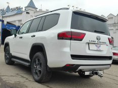 Фаркоп на Toyota Land Cruiser 300 70th Anniversary фото 25