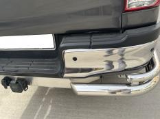 Защита заднего бампера на Toyota Hilux фото 4