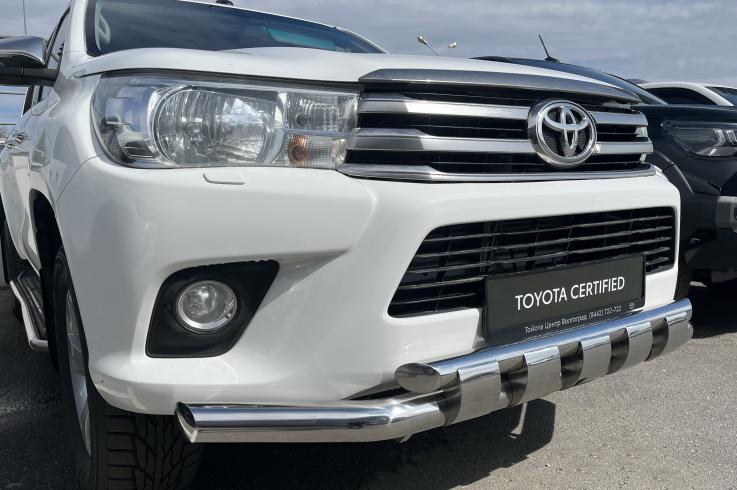 Защита переднего бампера на Toyota Hilux фото 1