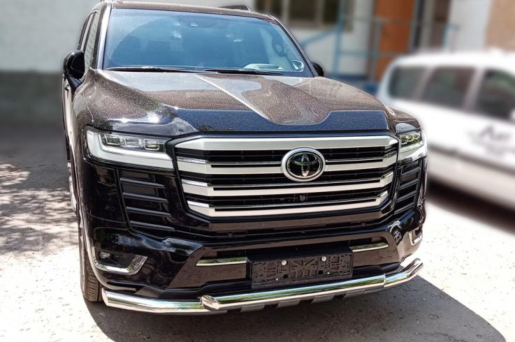Защита переднего бампера на Toyota Land Cruiser 300 70th Anniversary фото 1