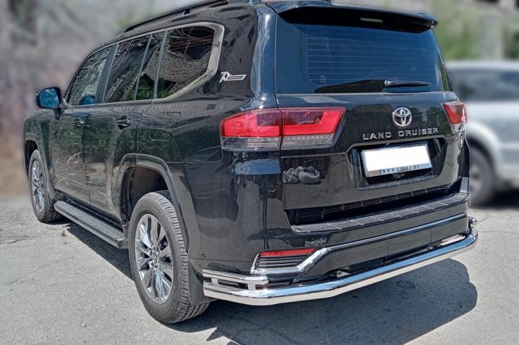 Защита заднего бампера на Toyota Land Cruiser 300 70th Anniversary фото 1