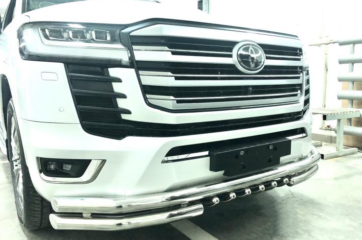 Защита переднего бампера на Toyota Land Cruiser 300 70th Anniversary фото 1