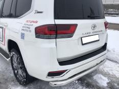 Защита заднего бампера на Toyota Land Cruiser 300 70th Anniversary фото 6