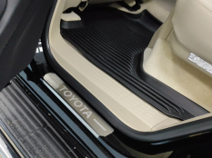 Накладки и молдинги на Toyota Land Cruiser 300 GR Sport фото 11