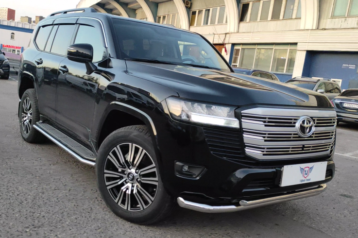 Готовые комплекты обвеса на Toyota Land Cruiser 300 GR Sport фото 1