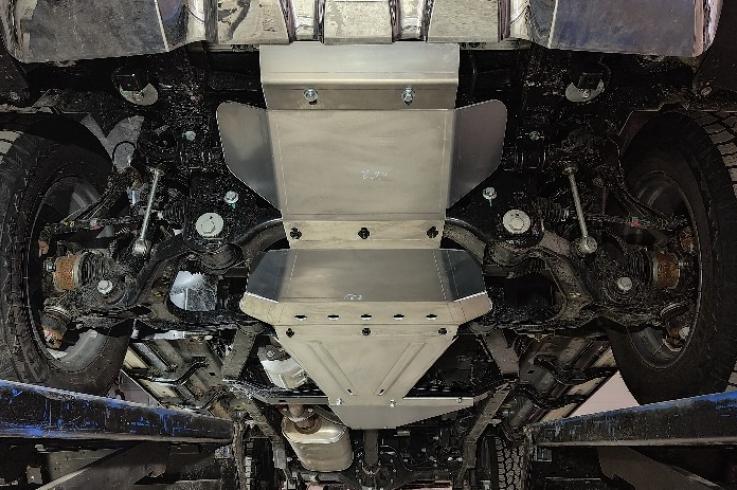 Защита картера двигателя и КПП на BAIC BJ40 2.0L 4WD фото 1