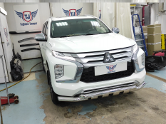 Защита переднего бампера на Mitsubishi Pajero Sport фото 20
