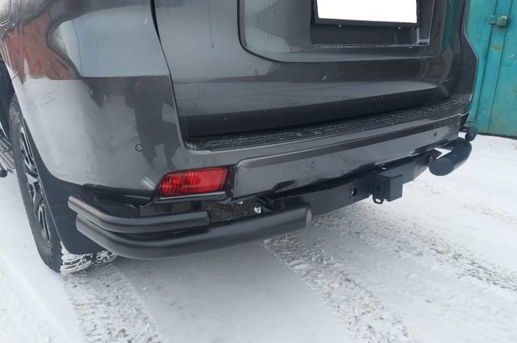 Защита заднего бампера на Toyota Land Cruiser Prado 150 фото 1