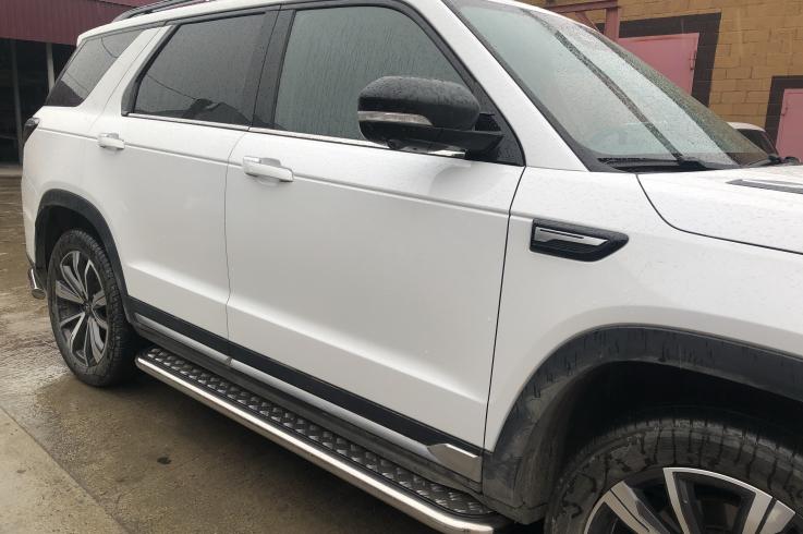 Пороги и боковые трубы на Changan CS95 фото 1