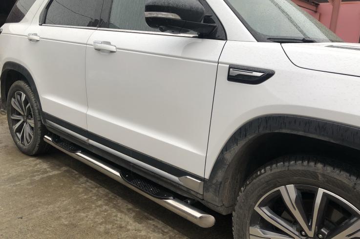 Пороги и боковые трубы на Changan CS95 фото 1