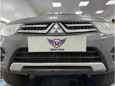 Защитные сетки радиатора на Mitsubishi Pajero Sport фото 9
