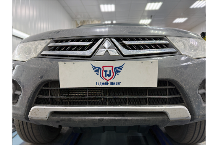 Защитные сетки радиатора на Mitsubishi Pajero Sport фото 1