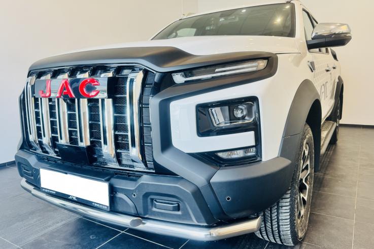 Защита переднего бампера на Jac T9 фото 1