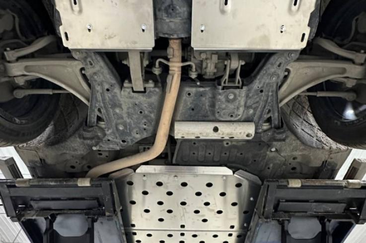 Защита картера двигателя и КПП на Li Auto (Lixiang) L9 фото 1