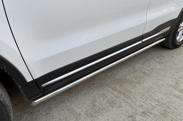 Пороги и боковые трубы на Geely / Belgee Atlas Pro / X70 фото 1