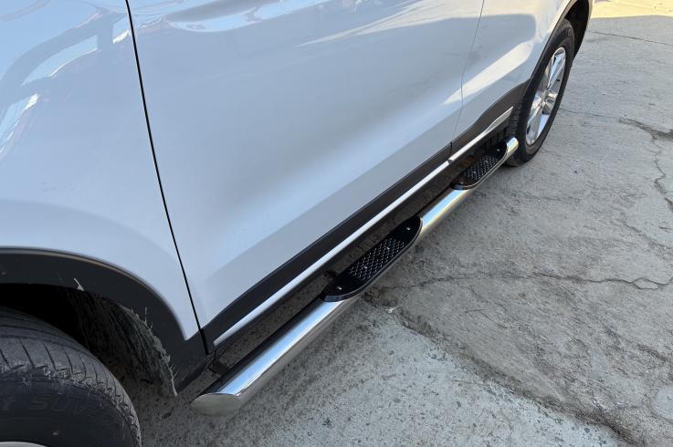 Пороги и боковые трубы на Geely / Belgee Atlas Pro / X70 фото 1