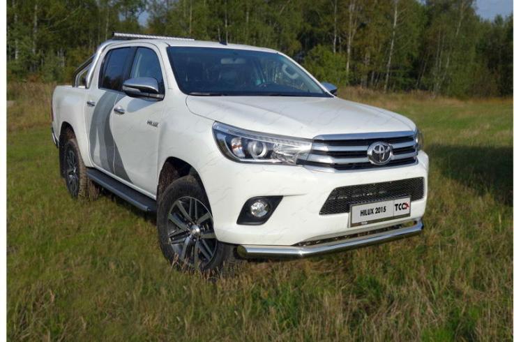 Защита переднего бампера на Toyota Hilux фото 1