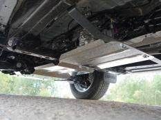 Защита картера двигателя и КПП на Toyota Hilux фото 7