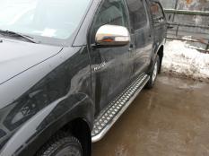 Пороги и боковые трубы на Toyota Hilux фото 8