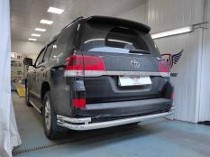 Защита заднего бампера на Toyota Land Cruiser 200 фото 12