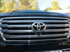 Защитные сетки радиатора на Toyota Land Cruiser 200 фото 4