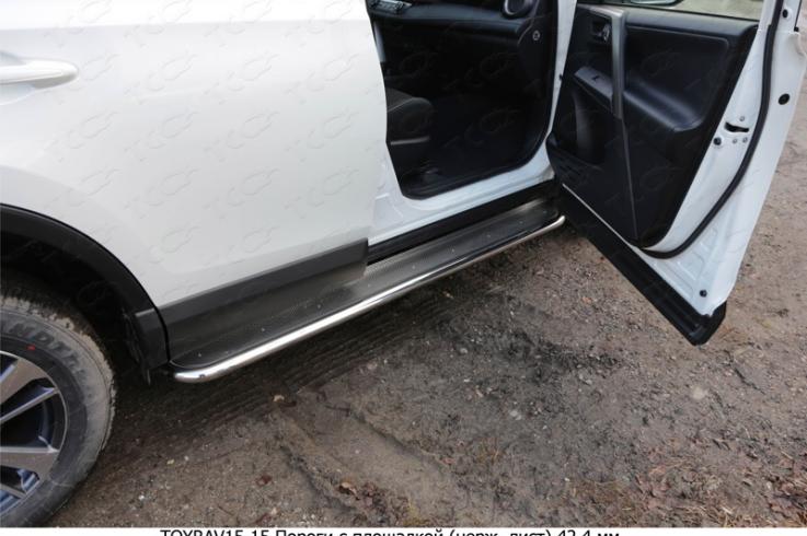 Пороги и боковые трубы на Toyota RAV4 фото 1